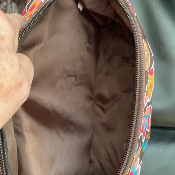 Toiletry bag - Picture 8 of 9